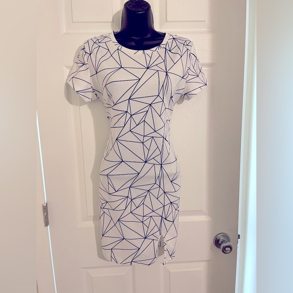 SHEIN Dresses & Skirts - White Geometric Bodycon Mini Dress Women’s sz L Fitted.